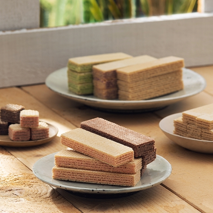 CreamWafers_frontMenu